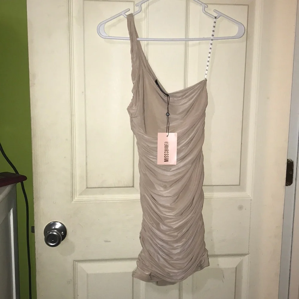 🥂 One Shoulder Ruched Dress 🥂 - Picture 3 of 4
